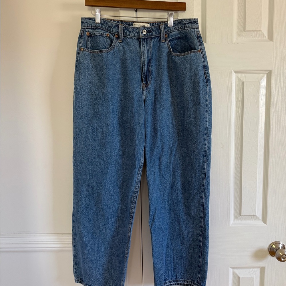 Abercrombie Curve Love High Rise Loose Jeans Medium Wash 31 Short - Picture 4 of 6